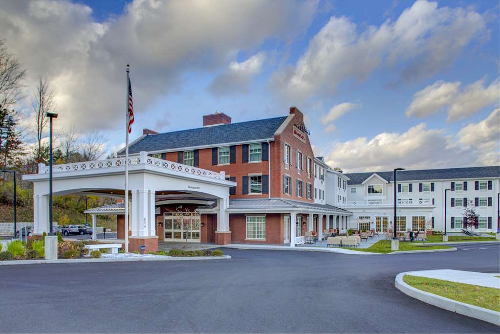 Hampton Inn & Suites Manchester