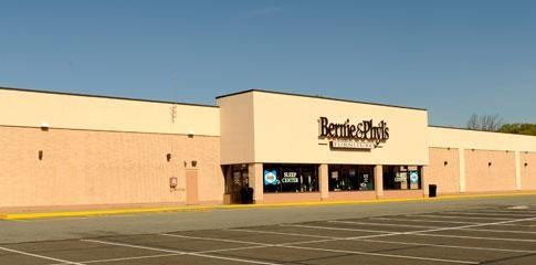 Bernie & Phyl's Furniture - Raymour, Massachusetts Store