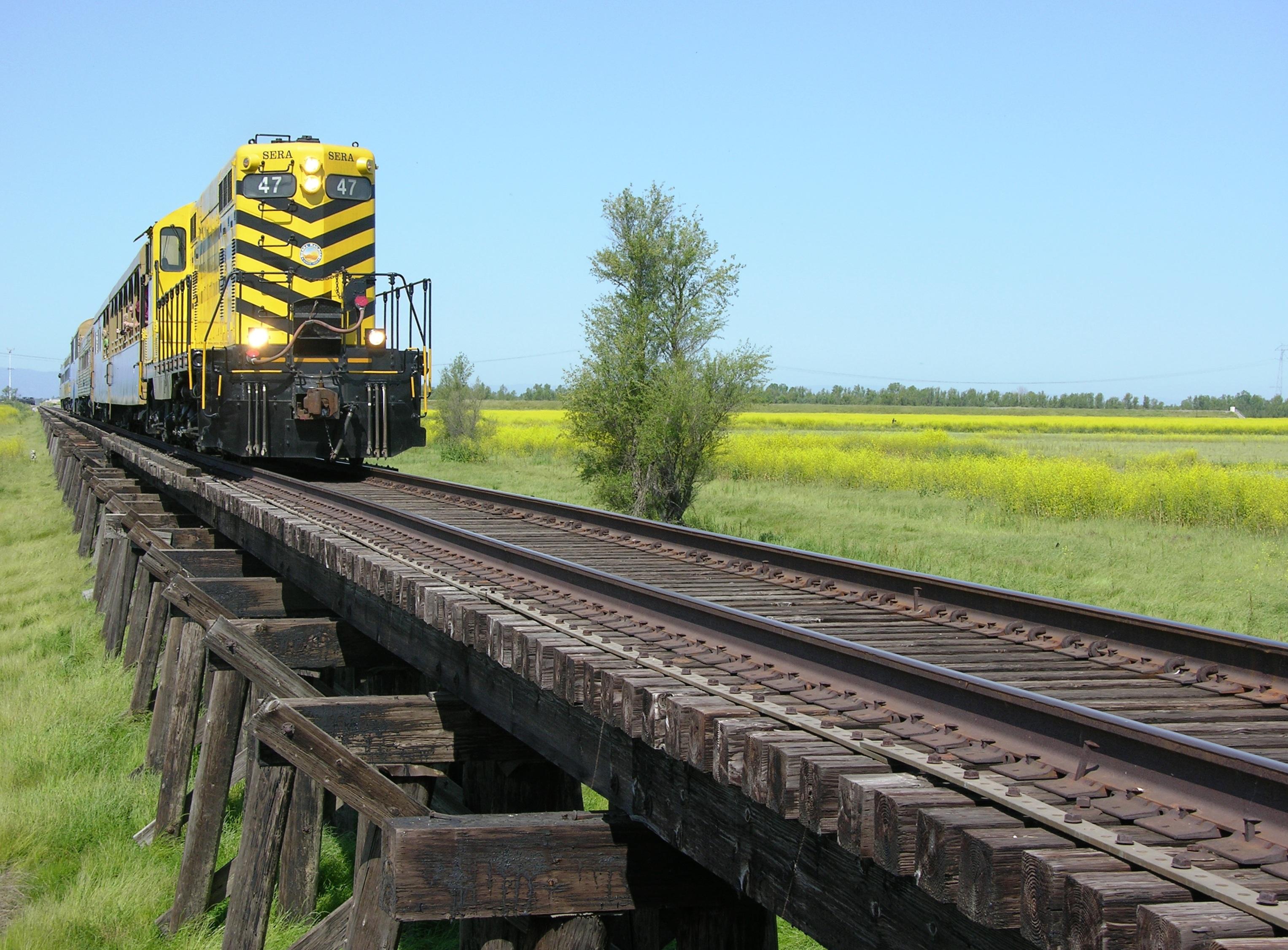 Crossing over the 8000' long Fremont Trestle