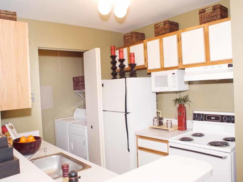 Village Green of Canton Apartments in Canton MI - Apartment Model Kitchen