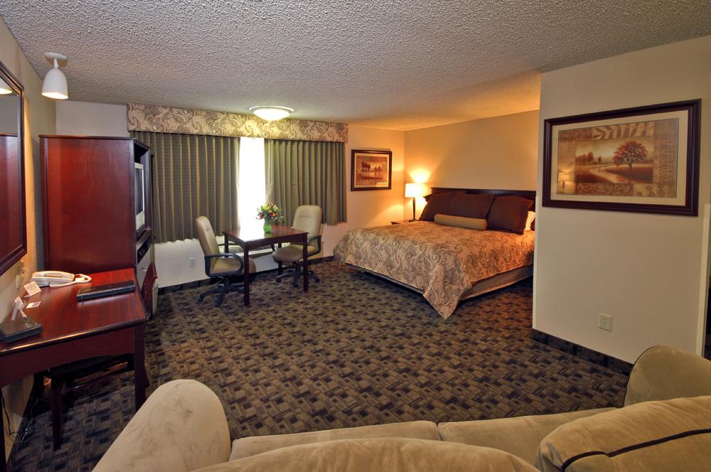 Shilo Inns Salmon Creek King Suite