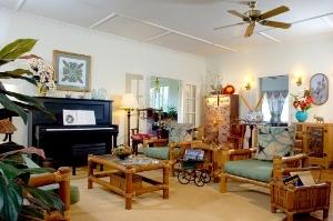 Old Wailuku Inn Living room