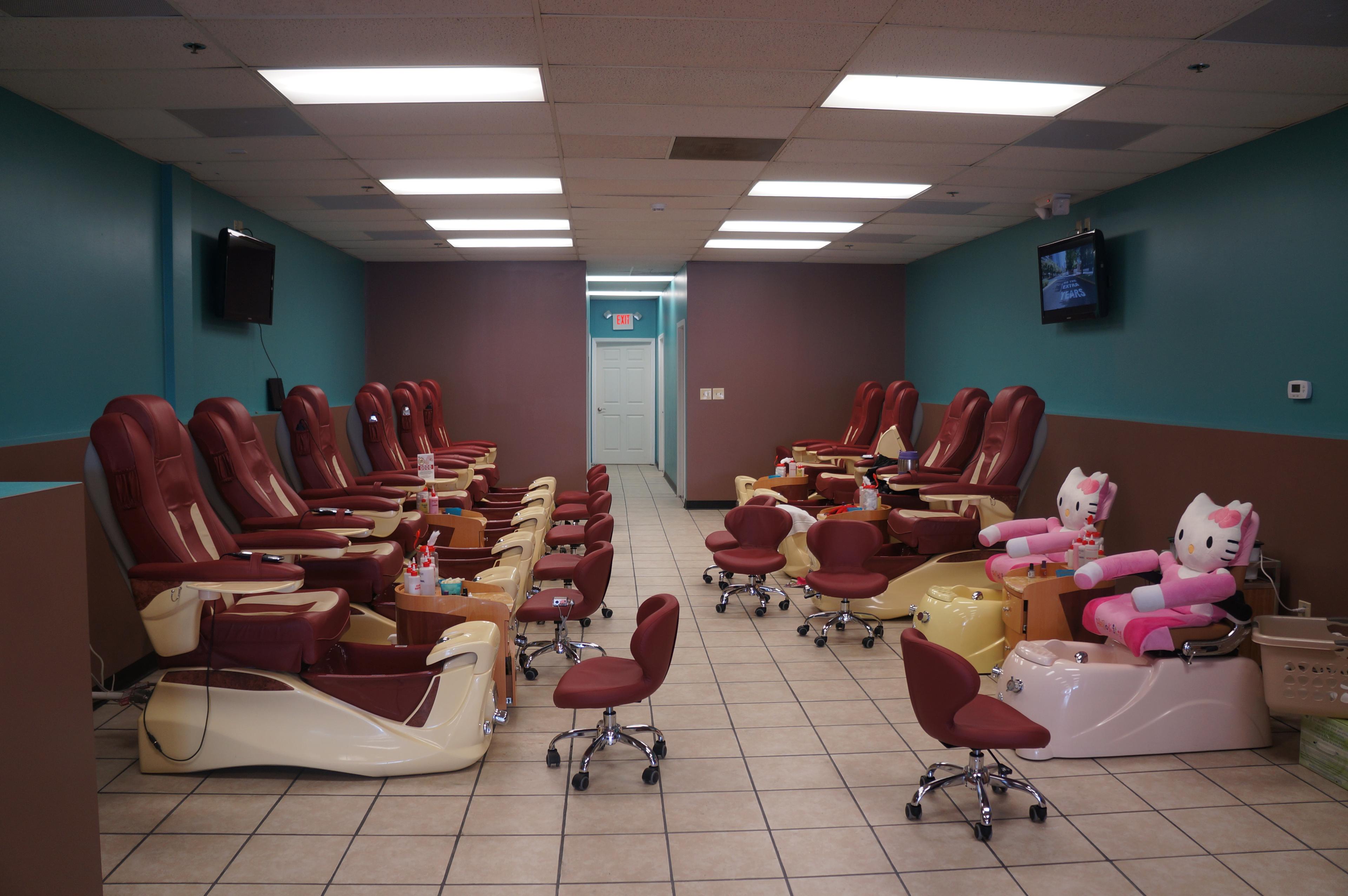 12 spa pedicure chair to serve you