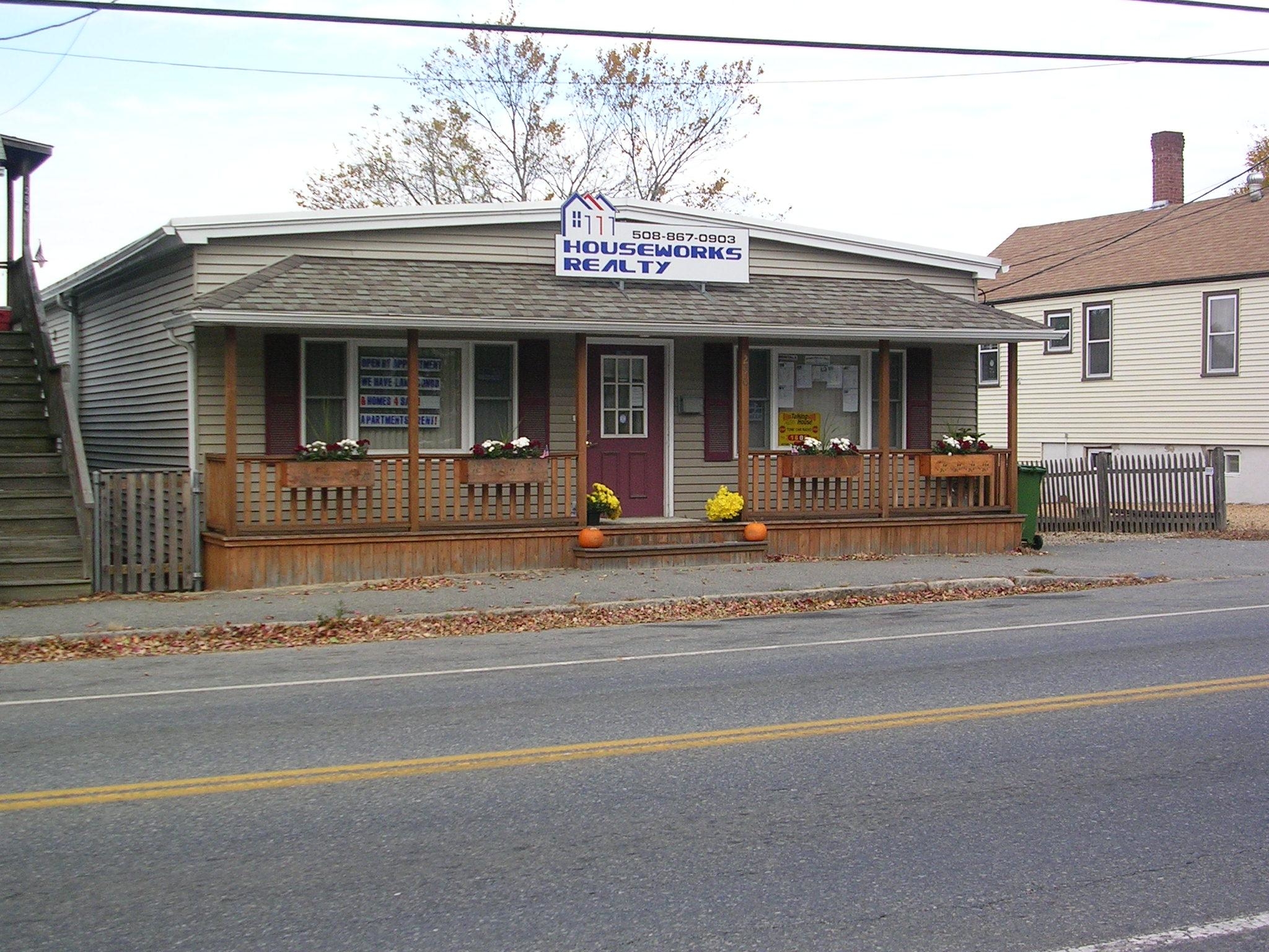 Houseworks Realty Storefront Photo