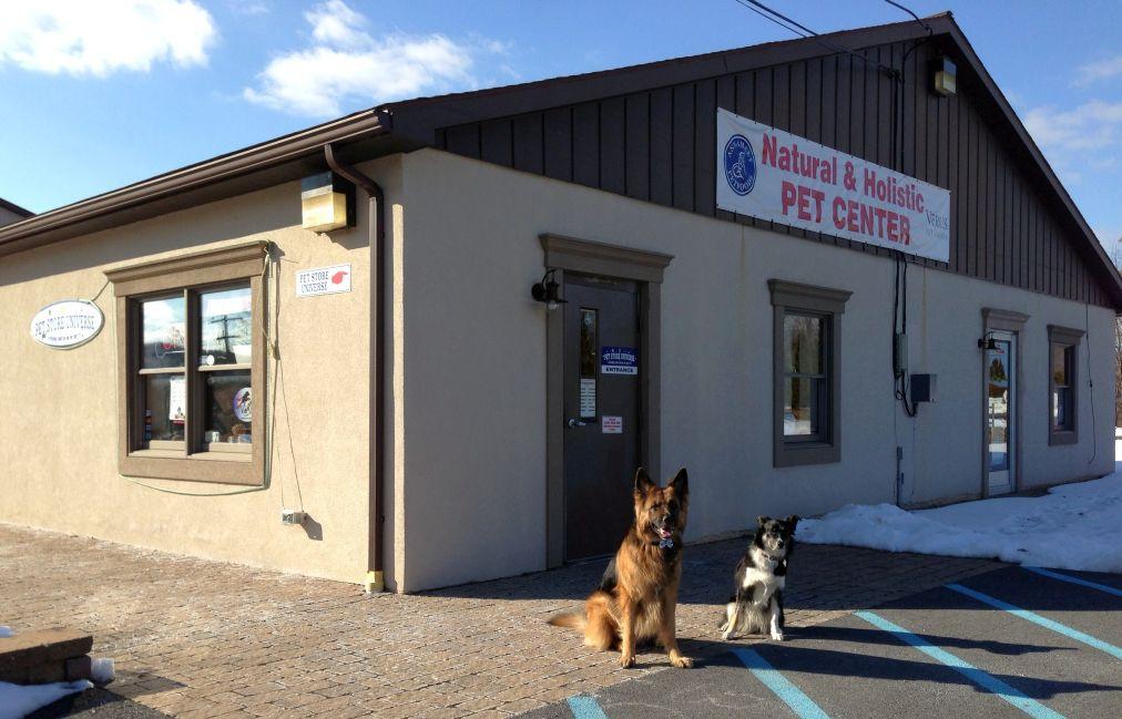 Chloe and Kolby are Pet Store Universe's Official Grrrreeters!