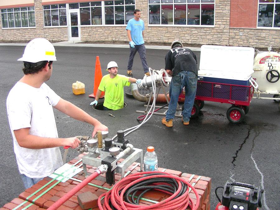 No dig system pressure control manifold inverting the liner into damaged sewer system