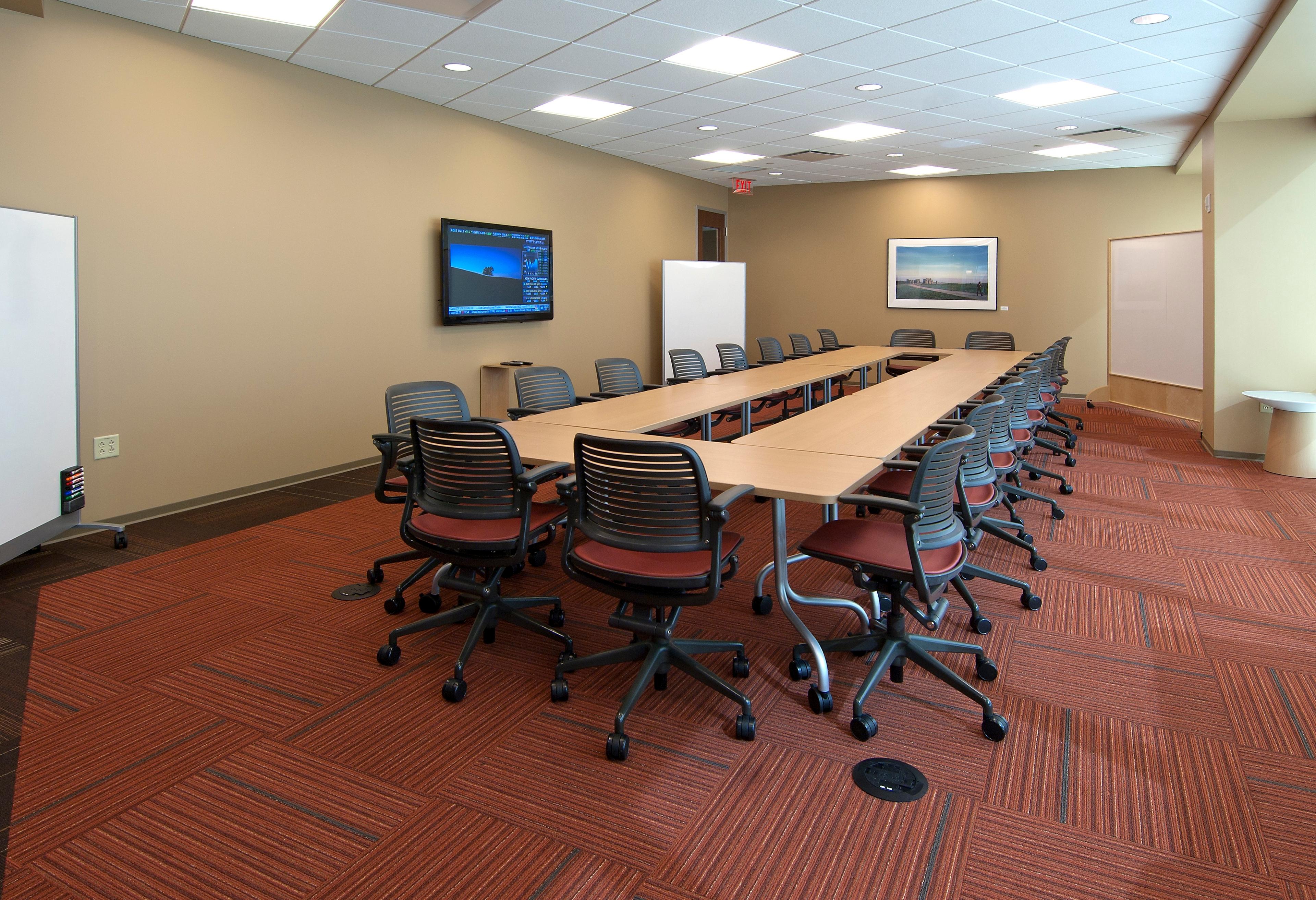 Large Meeting Room (Up to 30 People)