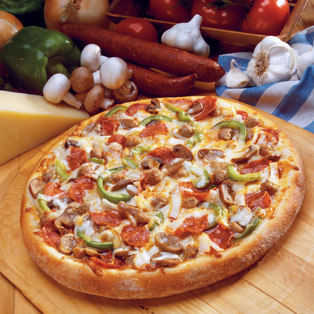 Here is our "Deluxe Uno" pizza ... the best of meat AND vegetable.