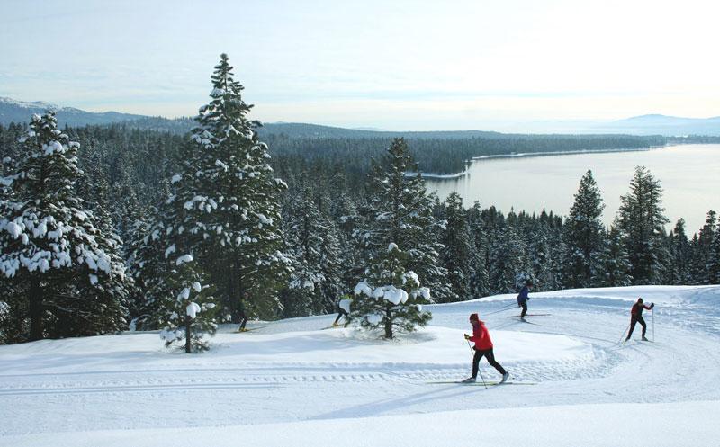 Cross country skiing in Ponderosa State Park