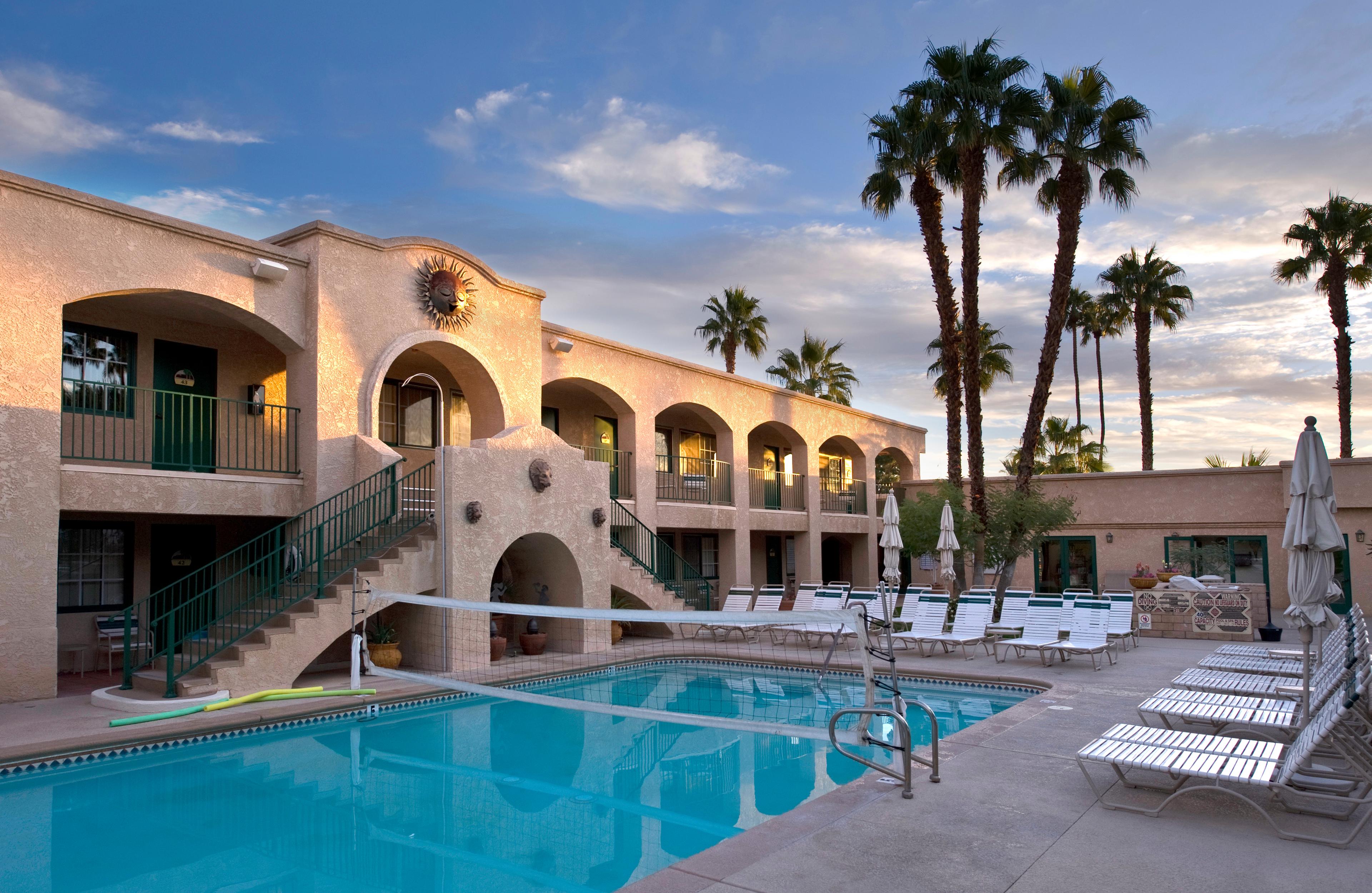 Hotel Rooms at Desert Sun Resort