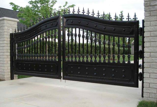 Large Ornamental Swing Driveway Gate