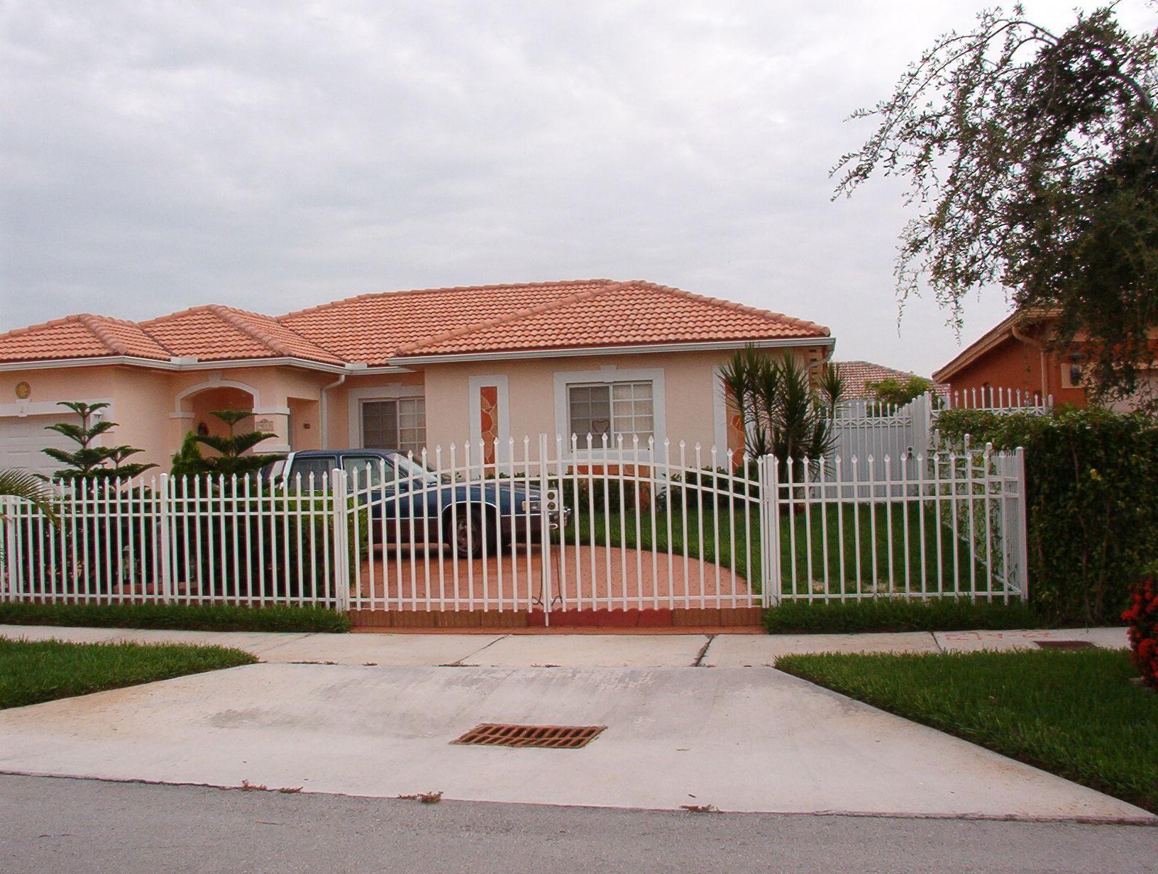 Hollywood, FL Fencing