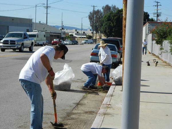 NoHo Neighbors pitching in