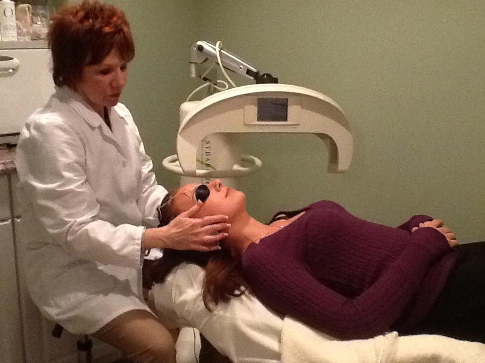 Medical Aesthetician LED and C3 Mitate Facial