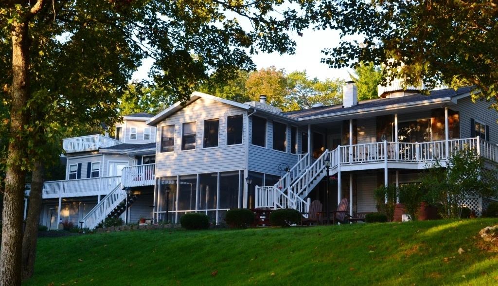 Anchor Inn on the Lake Bed & Breakfast