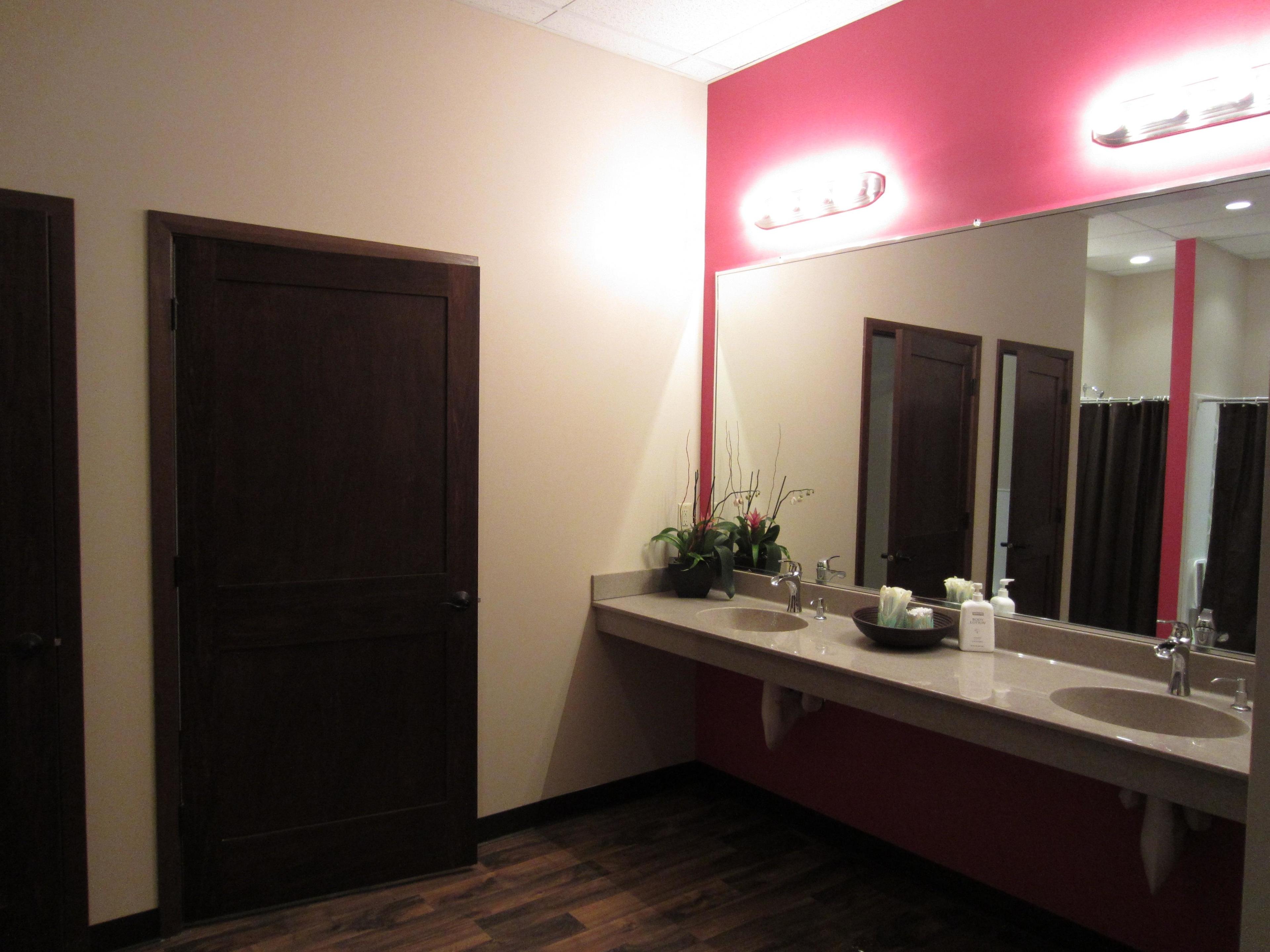 Men's & Women's Locker Rooms