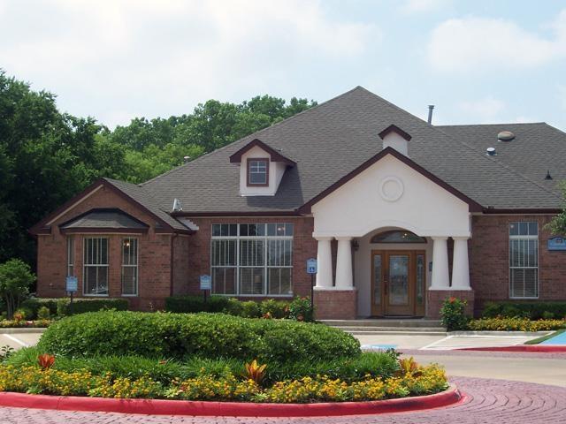 The Colonnade Apartment Homes