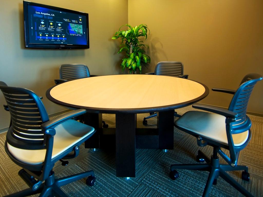 Small Meeting Room (Up to 5 People)