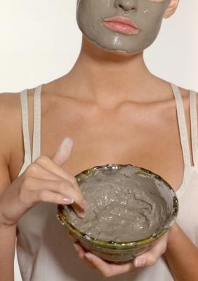 Dead Sea Mud Face Mask to draw impurities and clear Acne.