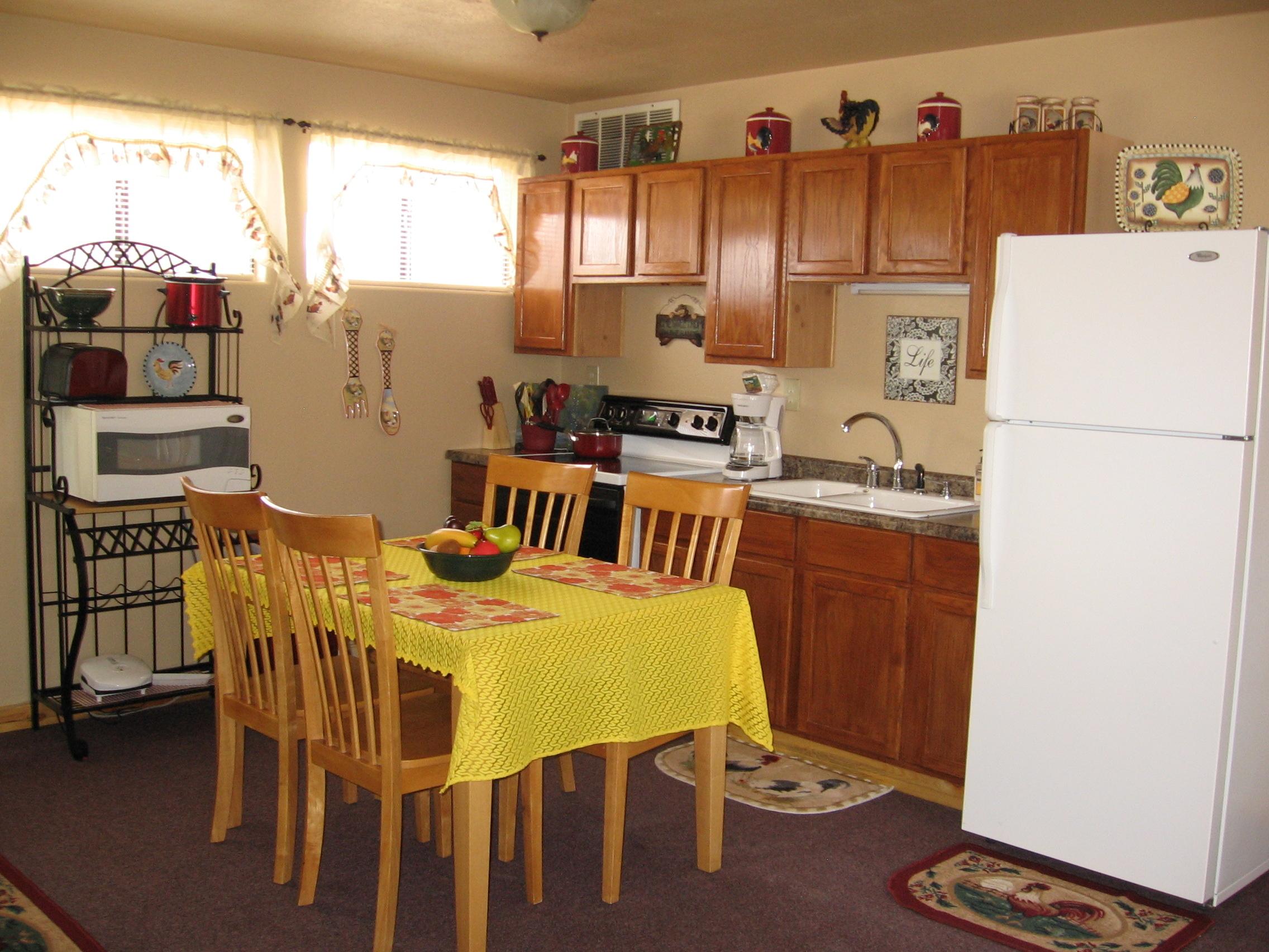 Sunny, well-appointed full kitchen