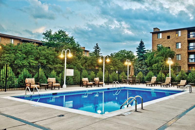 Farmingdale Apartments Pool