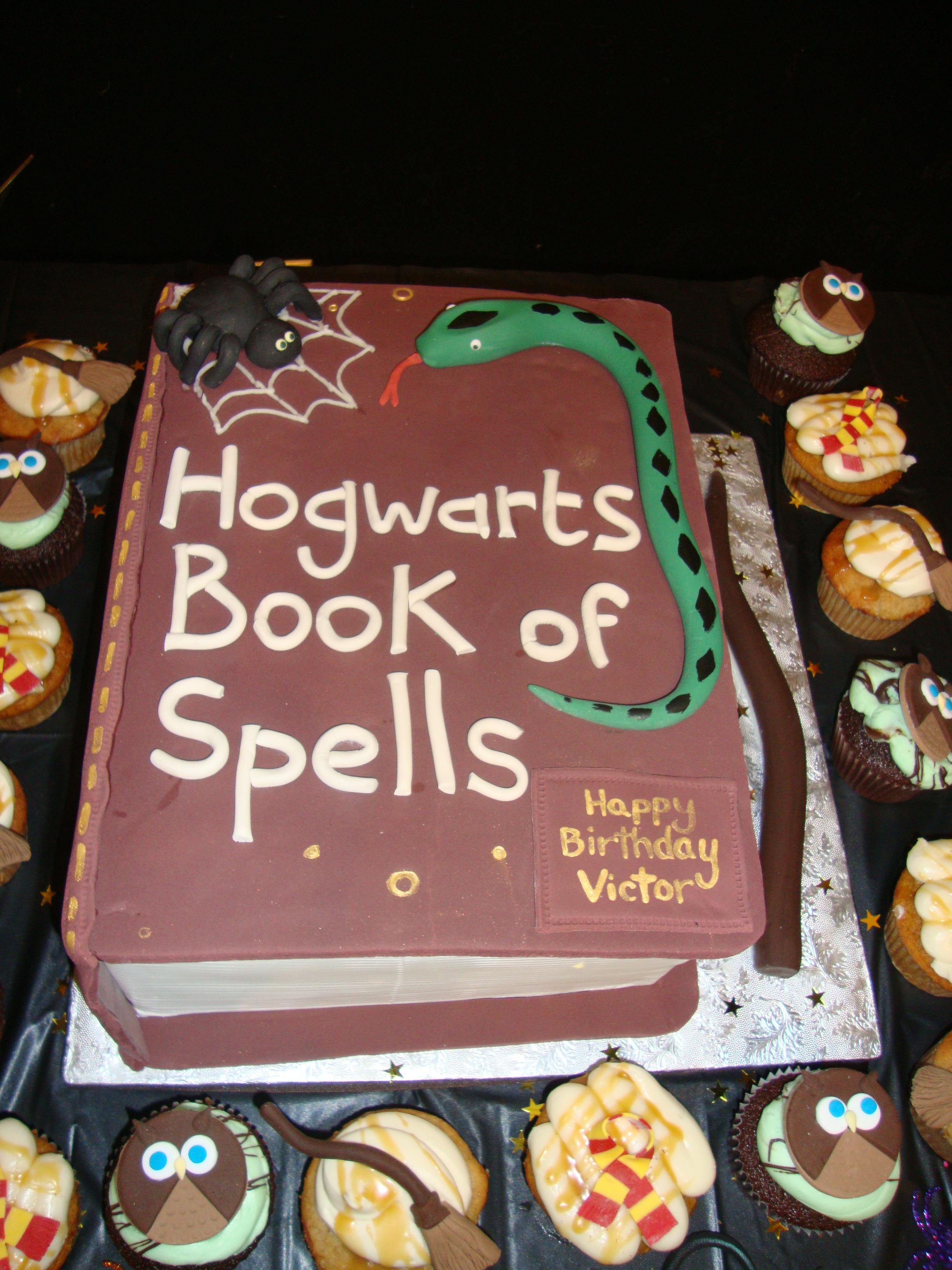 Harry Potter themed cake & cupcakes