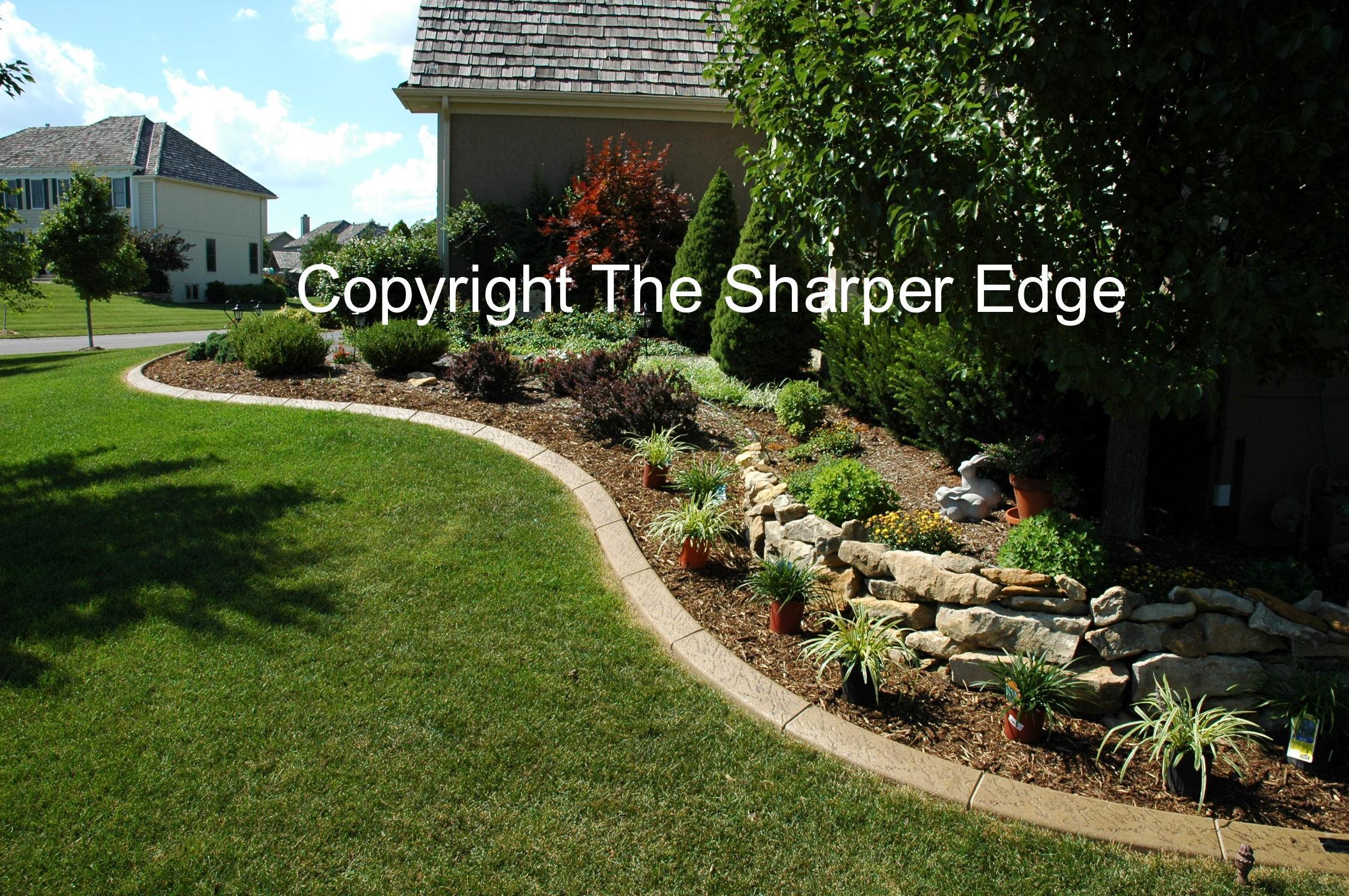 Custom, Seamless Landscape Curbing