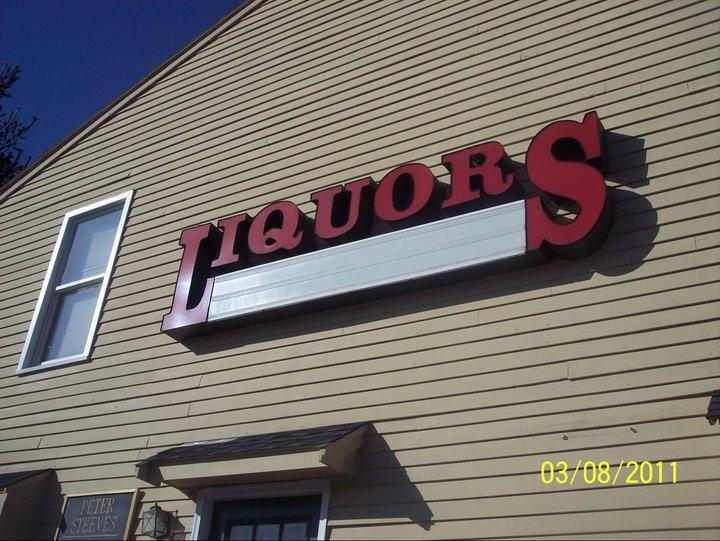 Franklin Liquors: Rt140 Across from Ficcos Bowling