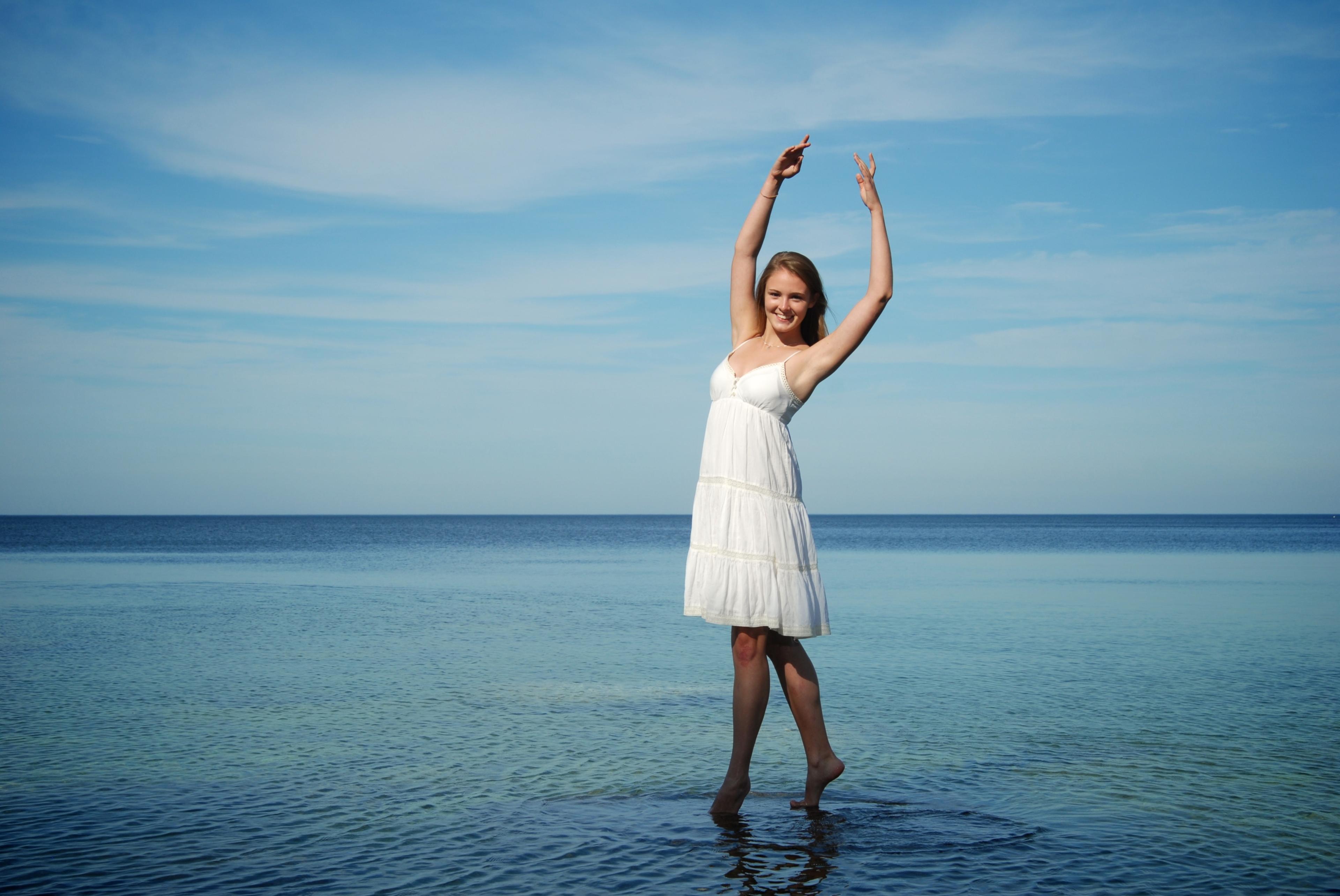 Oakland County senior photo on a lake.