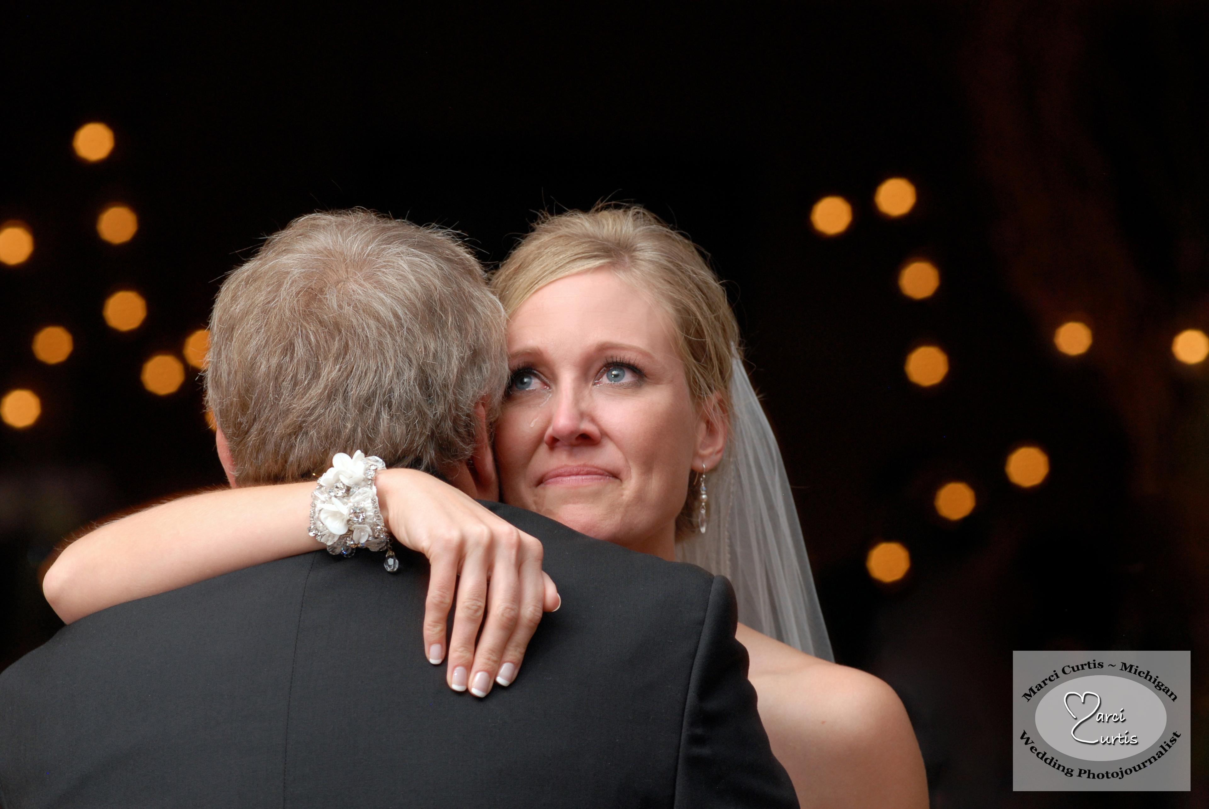 Detroit bride cries during her father/daughter dance.