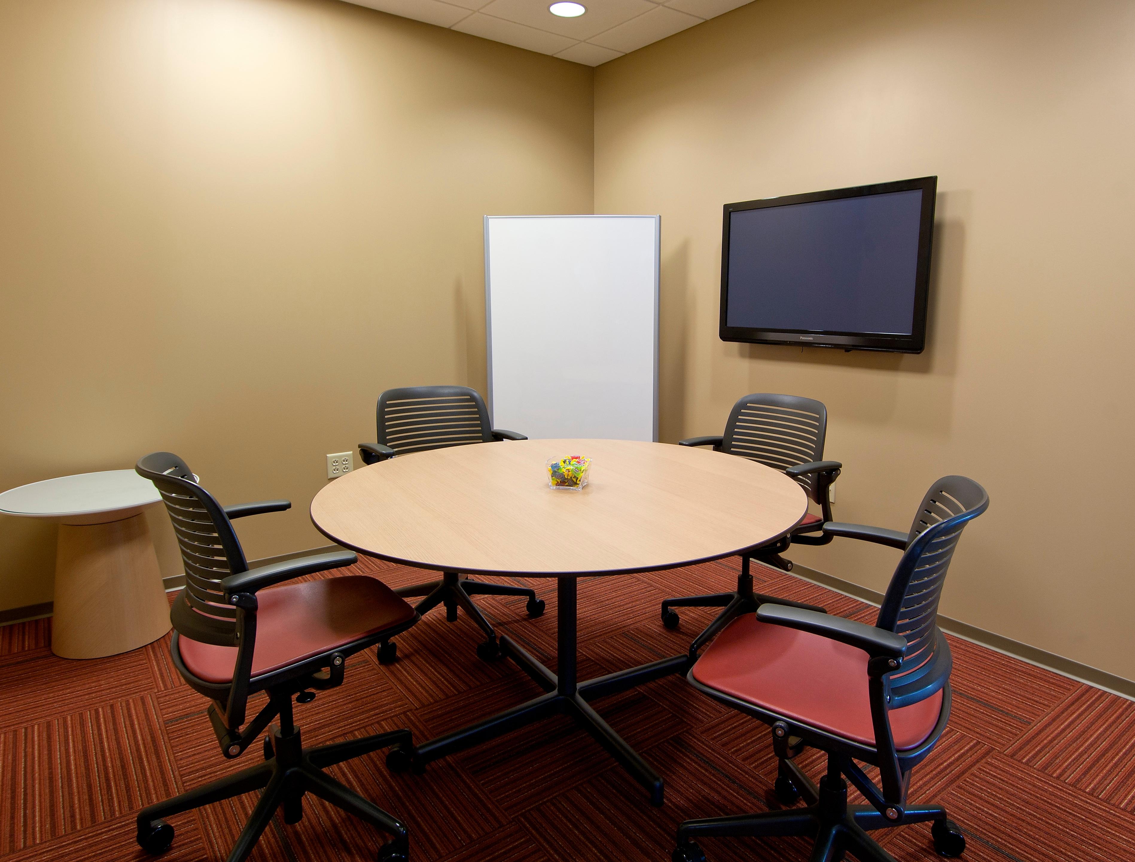 Small Meeting Room (Up to 5 People)