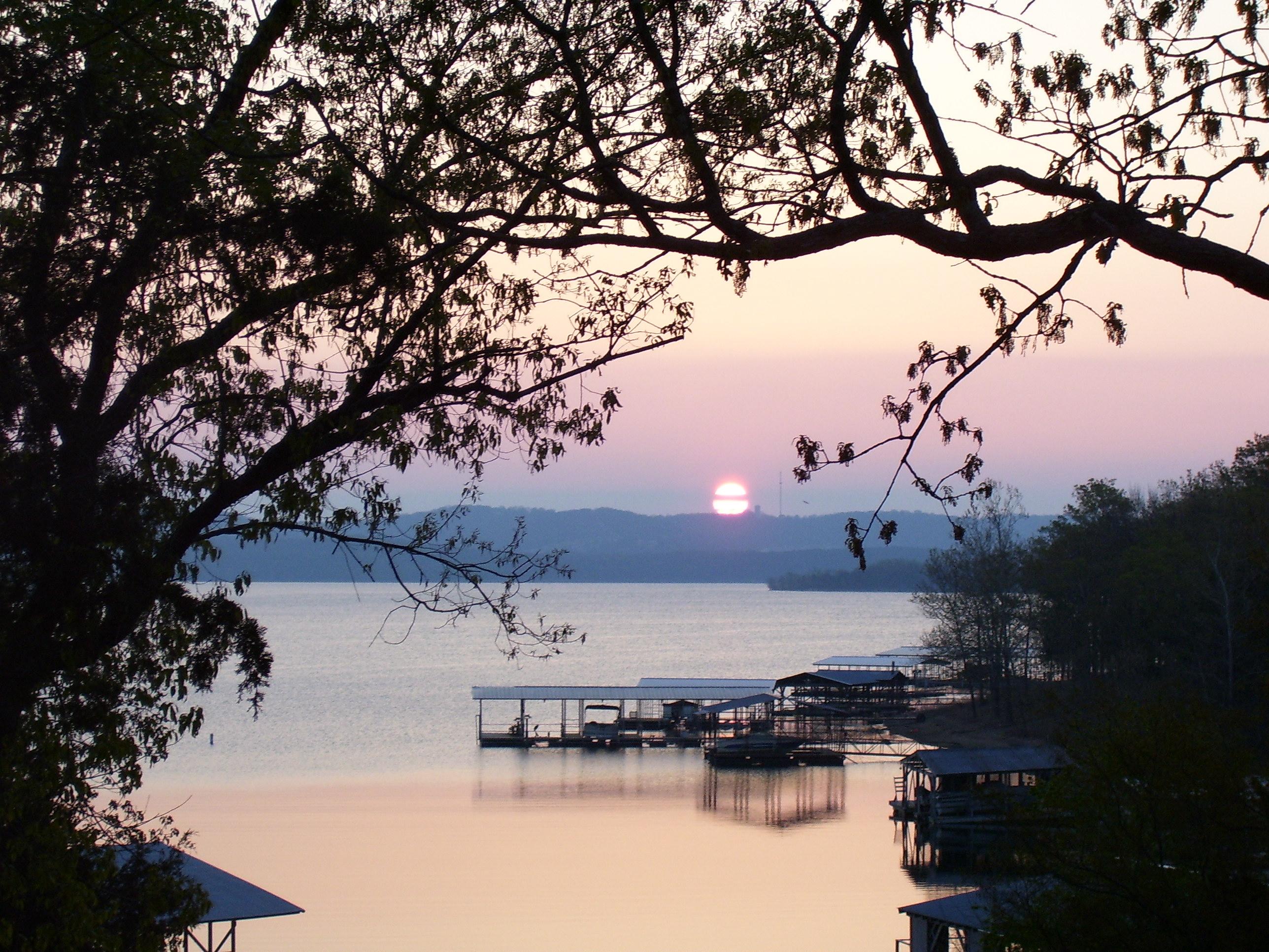 Sunrise over Table Rock Lake at Anchor Inn