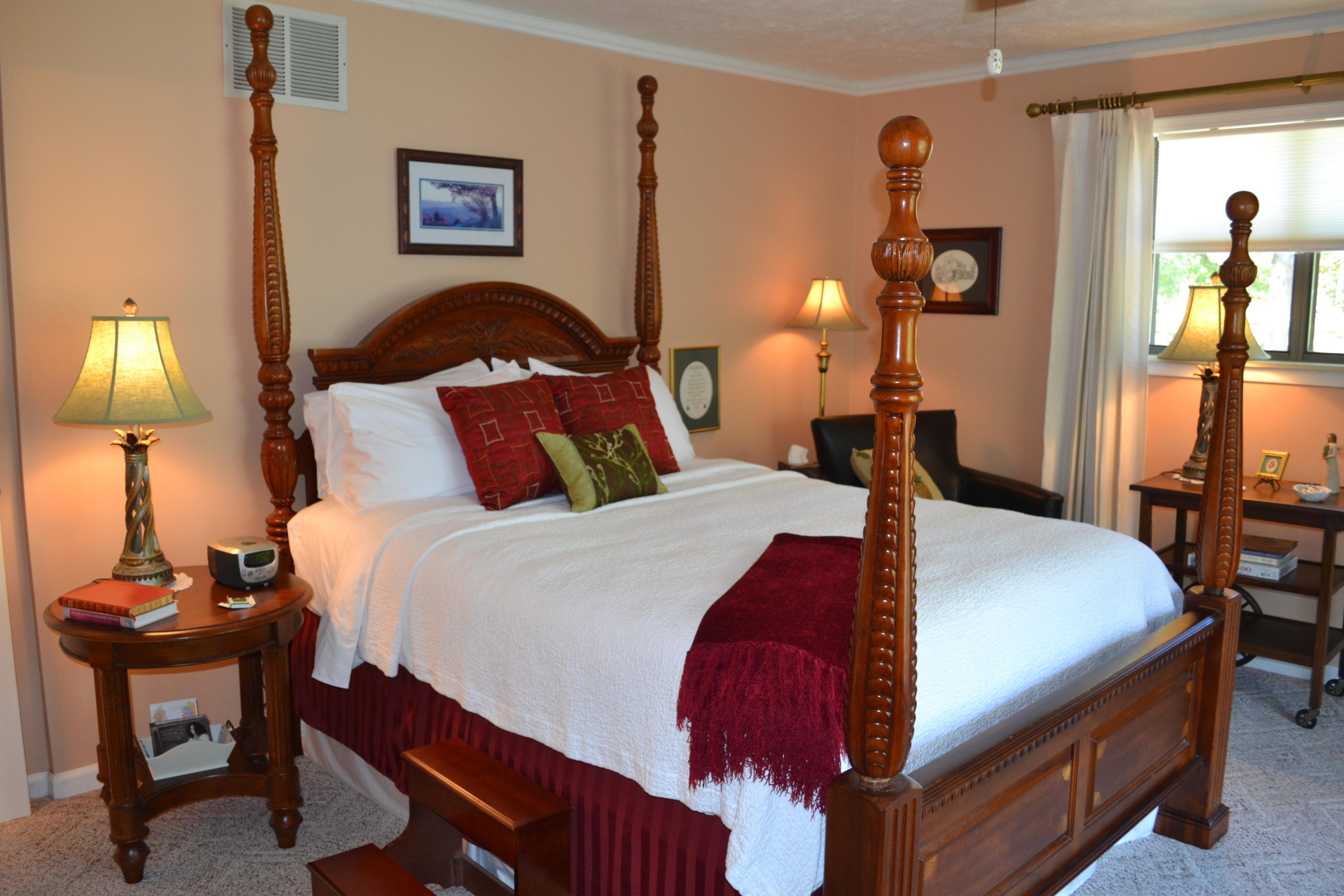 Virginia Waterside Room at Anchor Inn on the Lake