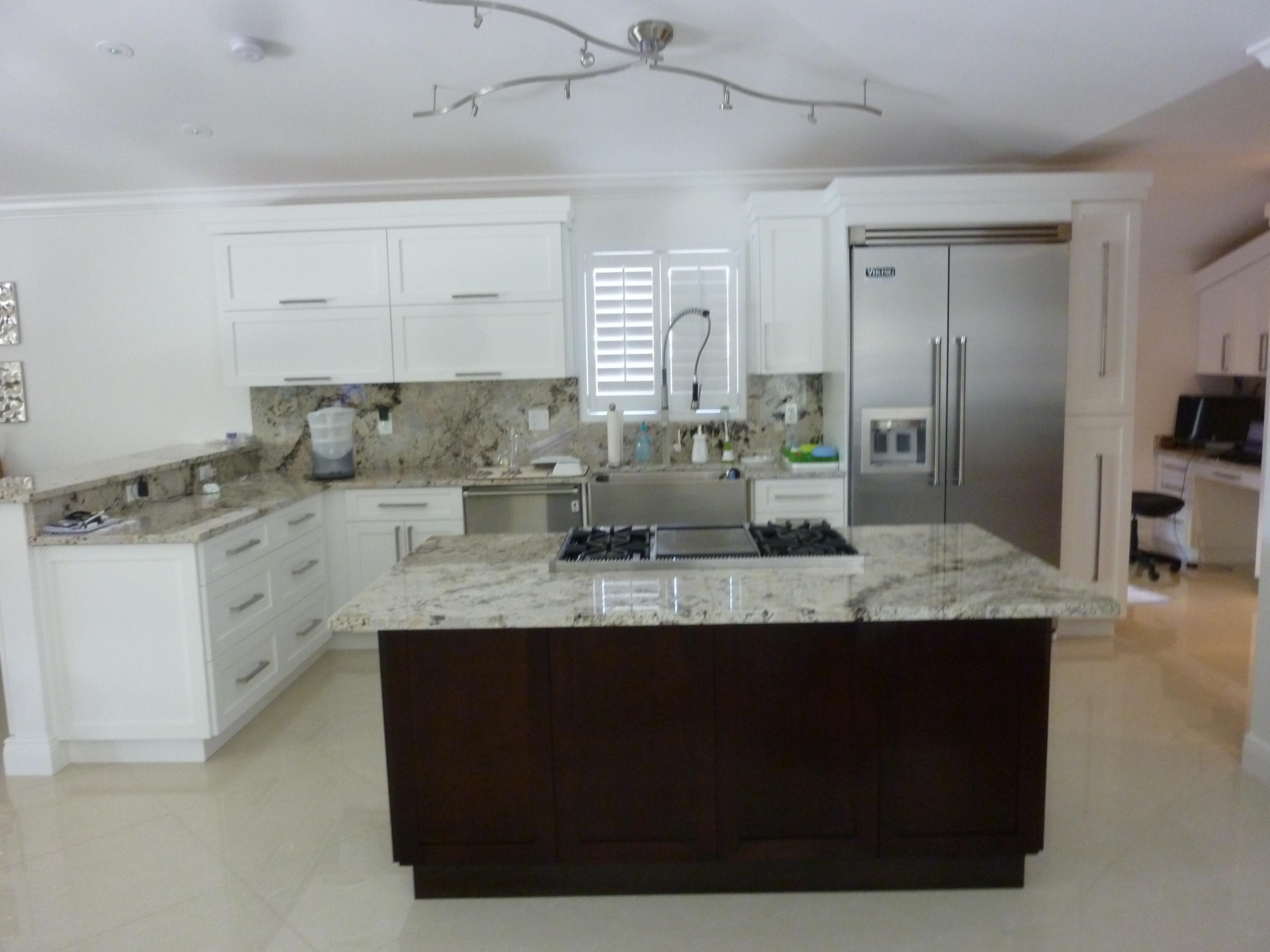 White Shaker Kitchen cabinets