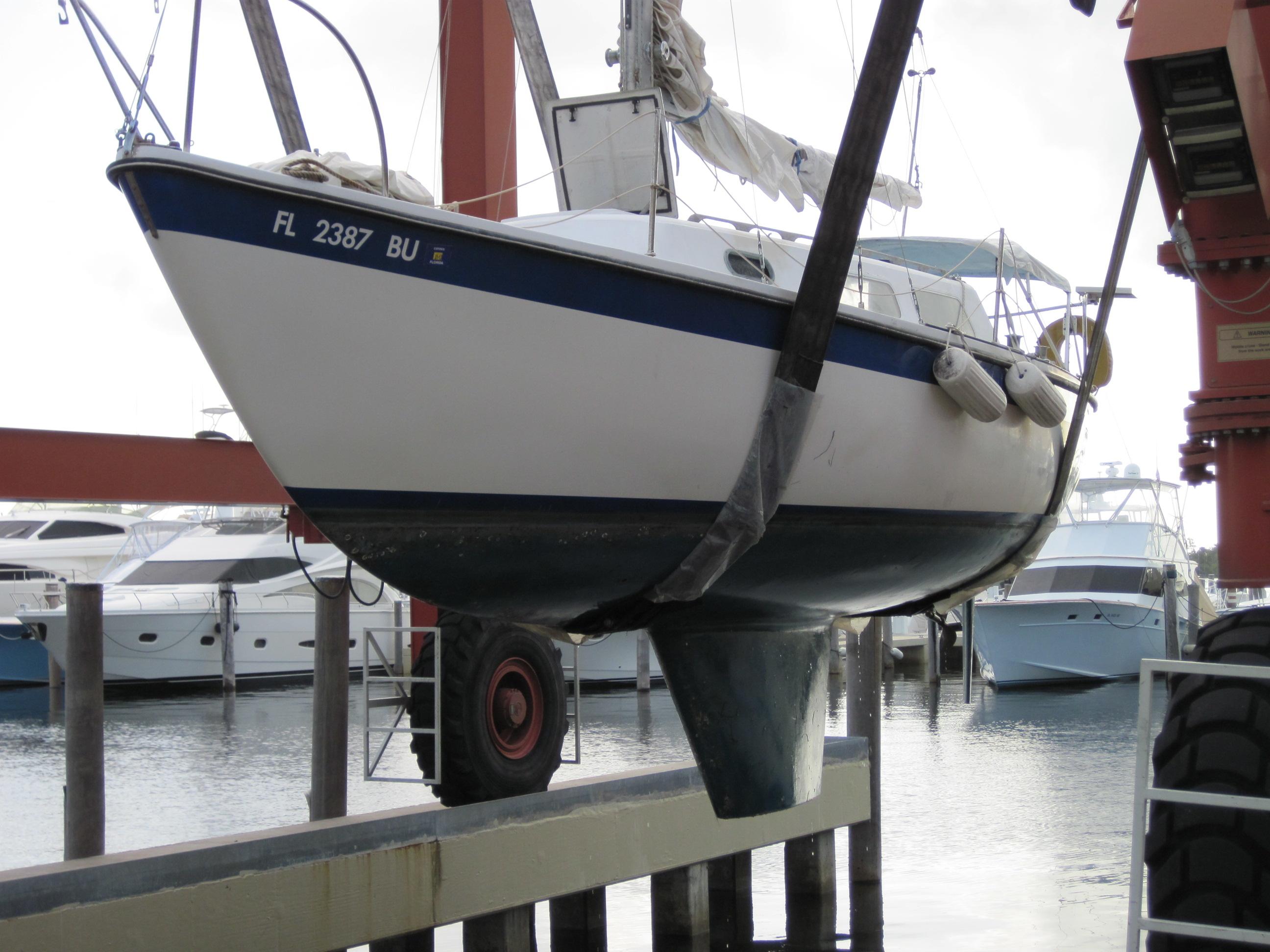 Bottom inspection on a sailboat