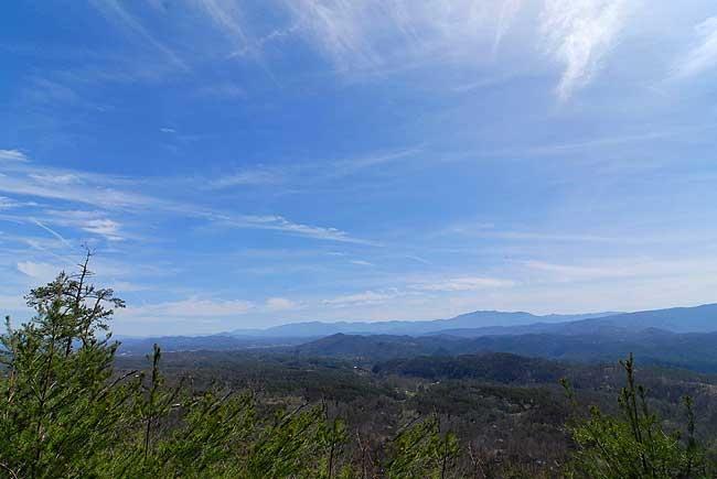 Pamoramic mountain views of the Great Smoky Mountain National Park with a vacation cabin rental.