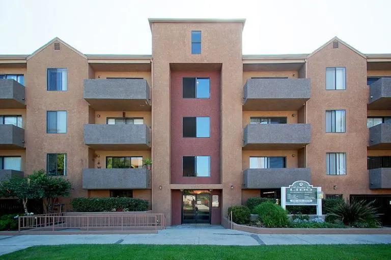 Lido Apartments - 3745 Glendon Ave