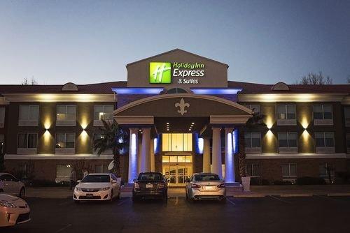 Holiday Inn Express & Suites Alexandria, an IHG Hotel