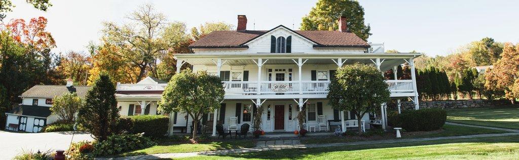 Apple Valley Inn Bed & Breakfast