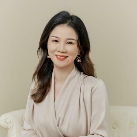 Yajie Xiong, Counselor