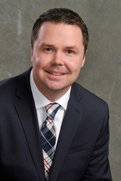 Edward Jones - Financial Advisor: Derek D Brinkman