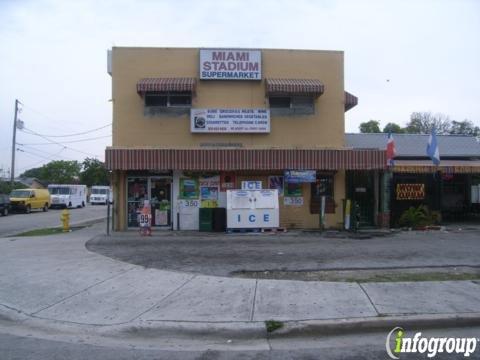 La Trocha Supermarket Cafeteria