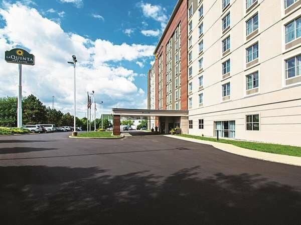 La Quinta Inn & Suites By Wyndham Cincinnati Sharonville