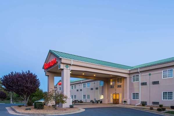 Ramada By Wyndham Strasburg/Shenandoah Valley