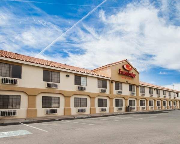 Econo Lodge Inn & Suites