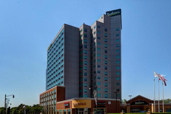 Radisson Hotel & Suites Fallsview, ON