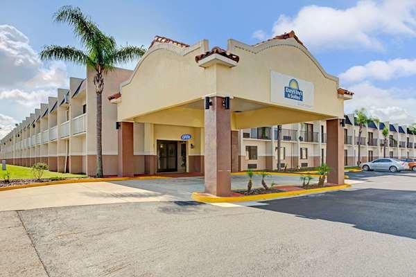 Days Inn & Suites By Wyndham Tampa Near Ybor City