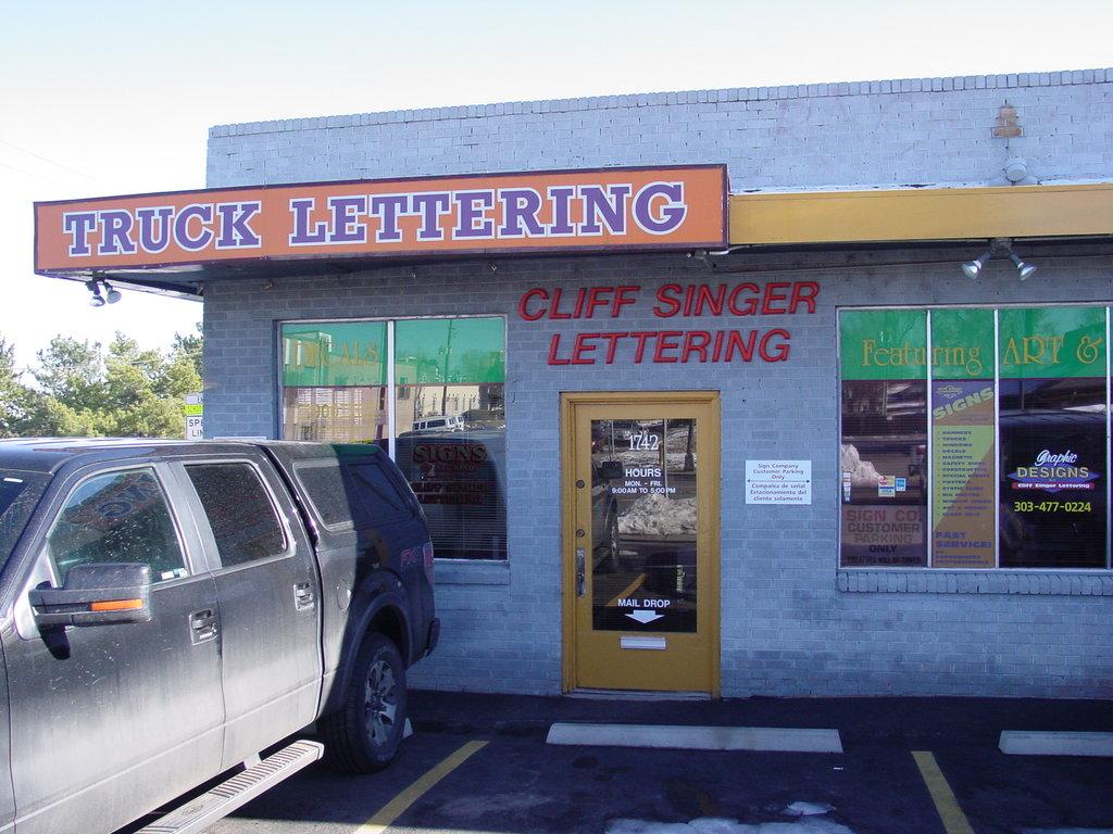 Cliff Singer Lettering