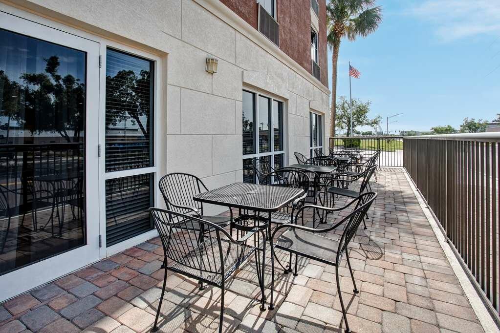 Hampton Inn & Suites - Cape Coral/Fort Myers Area, FL