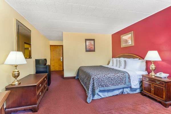 Days Inn By Wyndham Scranton PA